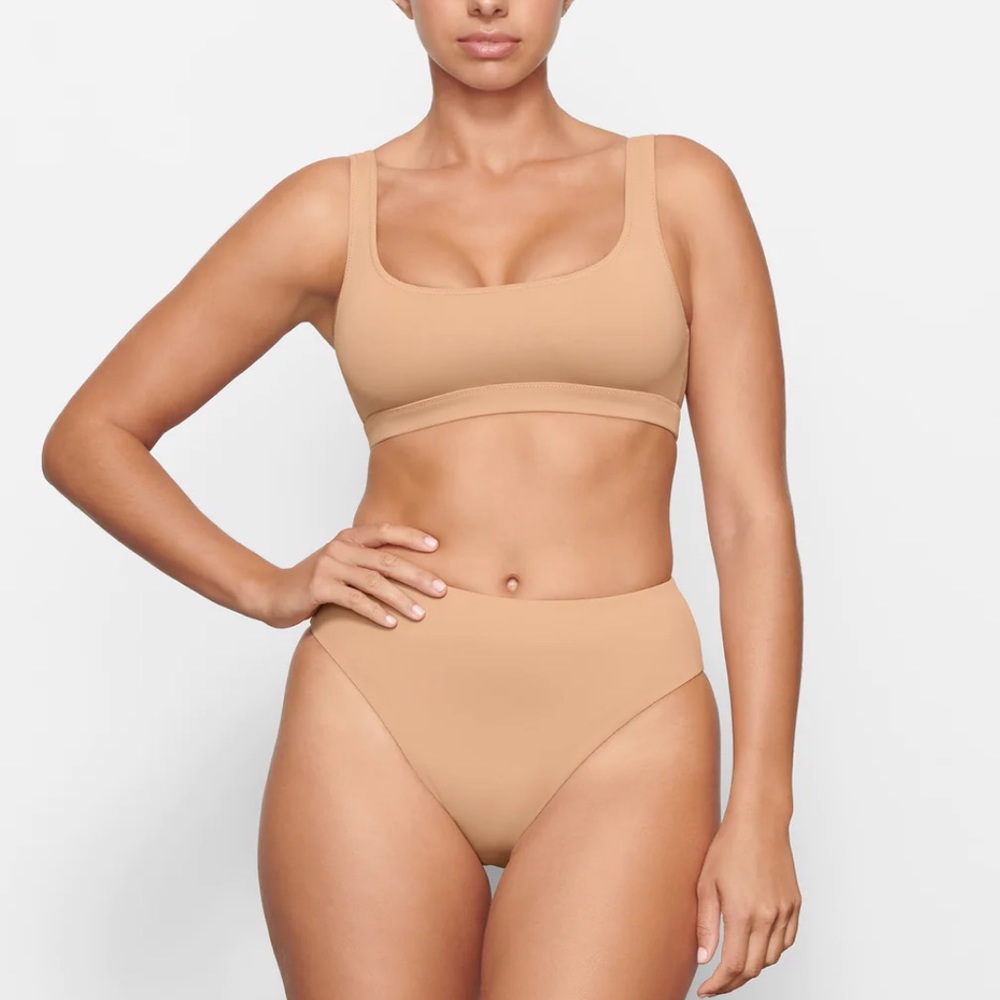NWT SKIMS SWIM TANK BIKINI TOP.🤎